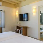 Camarades Mykonos