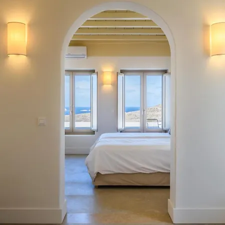 Camarades Mykonos אנו מרה