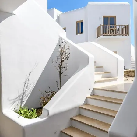 Camarades Mykonos אנו מרה