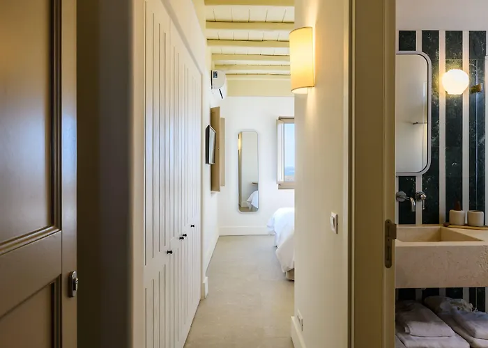 Camarades Mykonos Hotel *